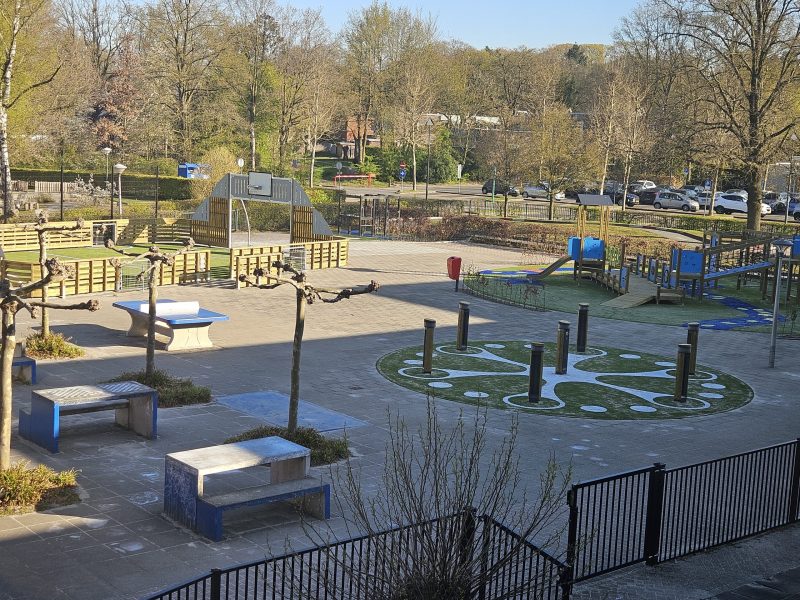 Opening nieuw schoolplein